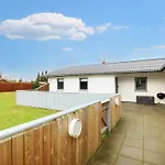 4 Star Holiday Home In Vaeggerlose