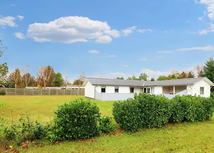 8 Person In Vaeggerlose-by Traum